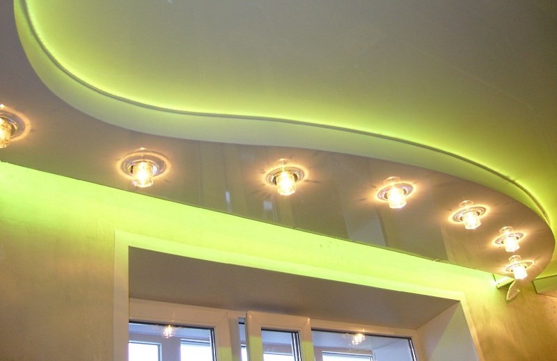 Потолочные светильники на кухне