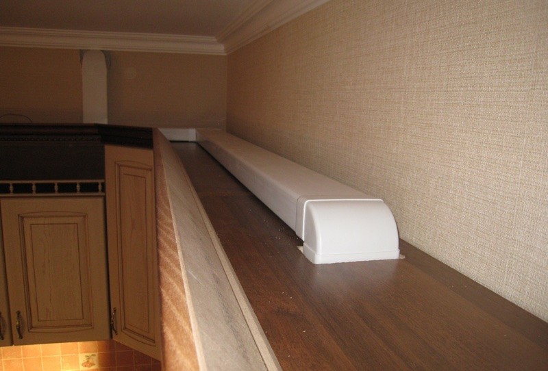 Вентиляционный короб на кухне сверху шкафов
