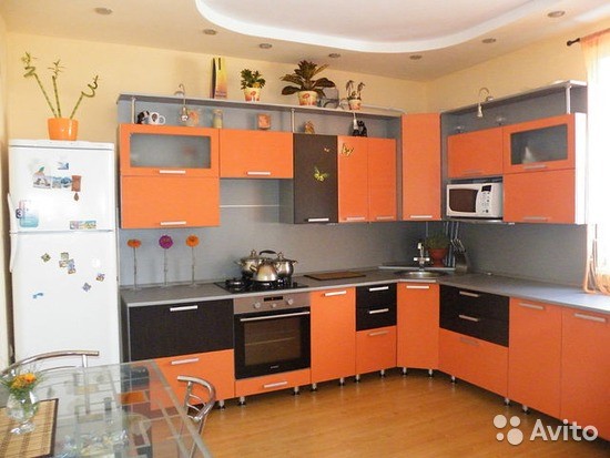 Сочетание цветов персиковый в интерьере кухни фото