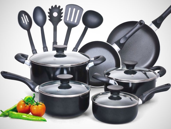 Кухонный набор: комплект инструментов и посуды для кухни