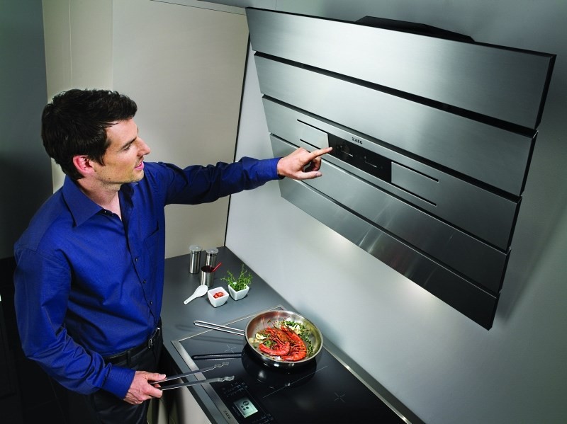 Кухонная вытяжка с сенсорным управлением