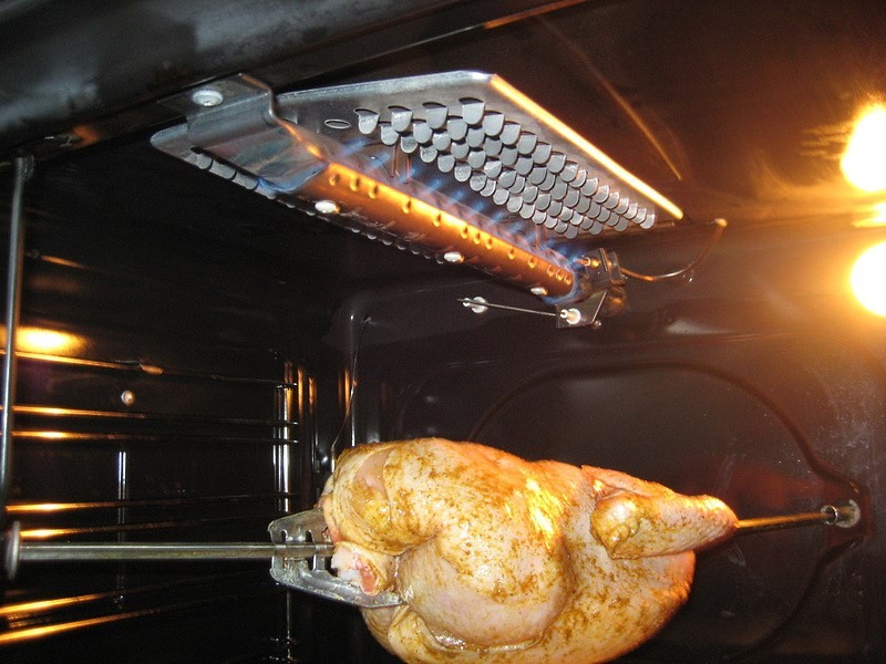 курица на вертеле в газовой духовке