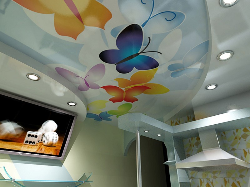 Изображение бабочек на кухонном натяжном потолке