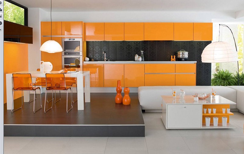 Дополнительные оранжевые детали на кухне того же цвета