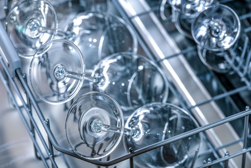 Как пользоваться посудомойкой для стеклянной посуды